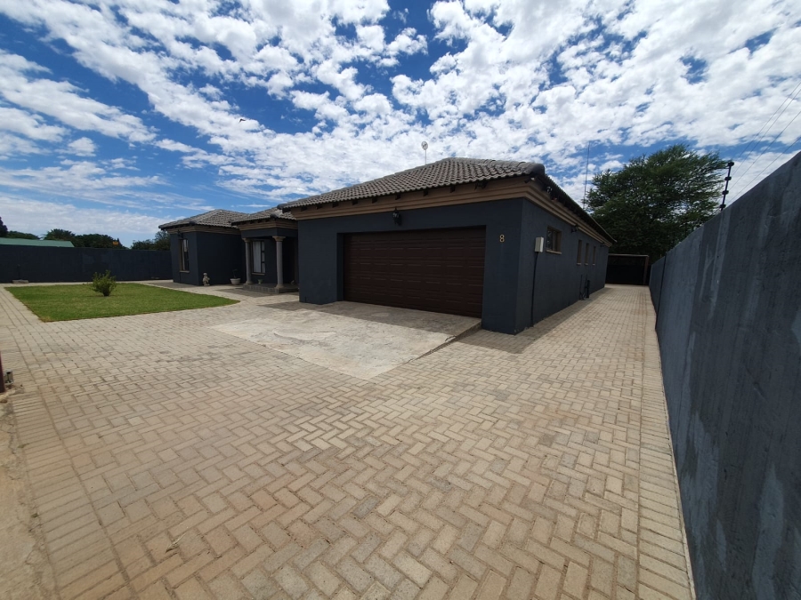 7 Bedroom Property for Sale in Naudeville Free State